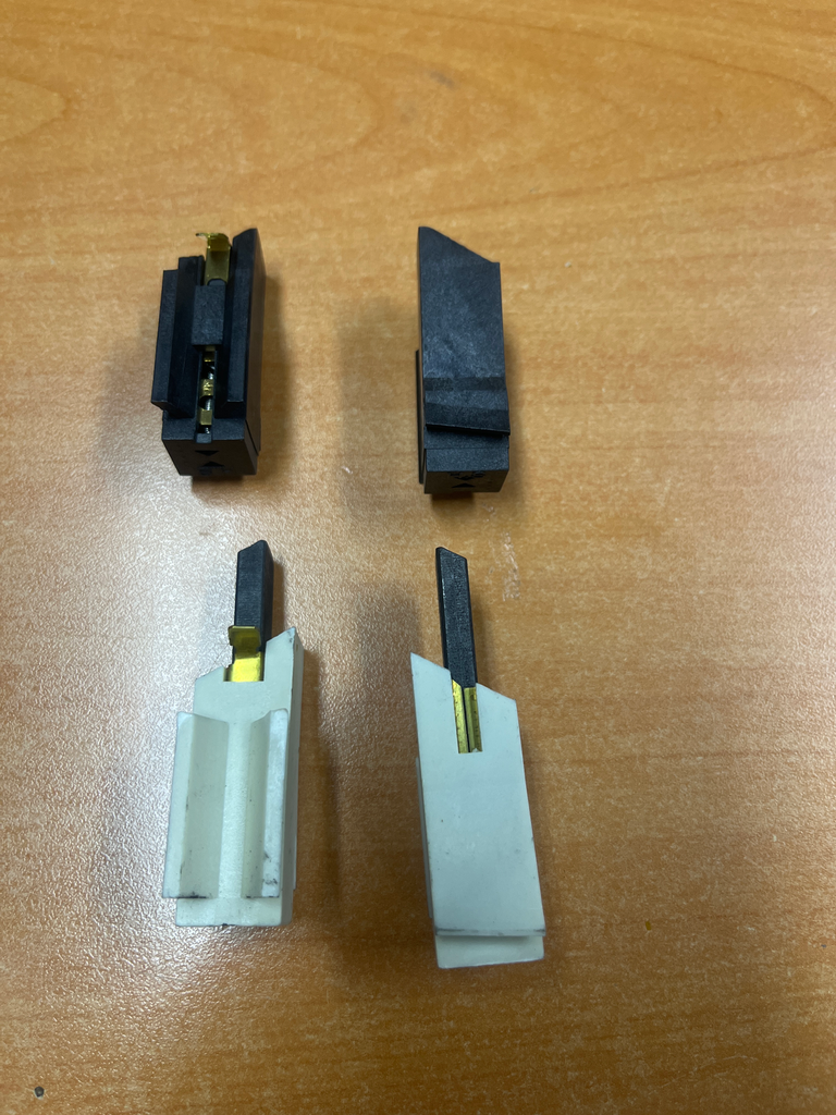 KIT CHARBONS / BALAIS MOTEUR (GDA) ML HOTPOINT / CREDA - 10X5 MM - 1600474 290600474/ 161460 -