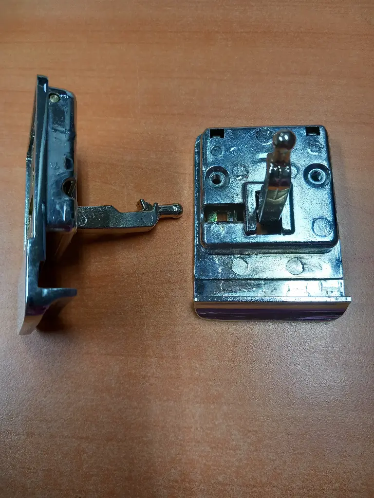 POIGNEE METAL ML BOSCH-SIEMENS-CONSTRUCTA- 050001- 00050001-jusqu'à fin de stock