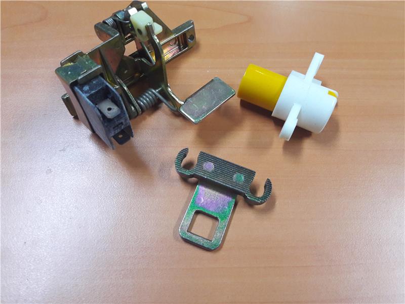 MECANISME VERROUILLAGE DE PORTE LV MIELE 0951801- Jusqu'à fin de stock