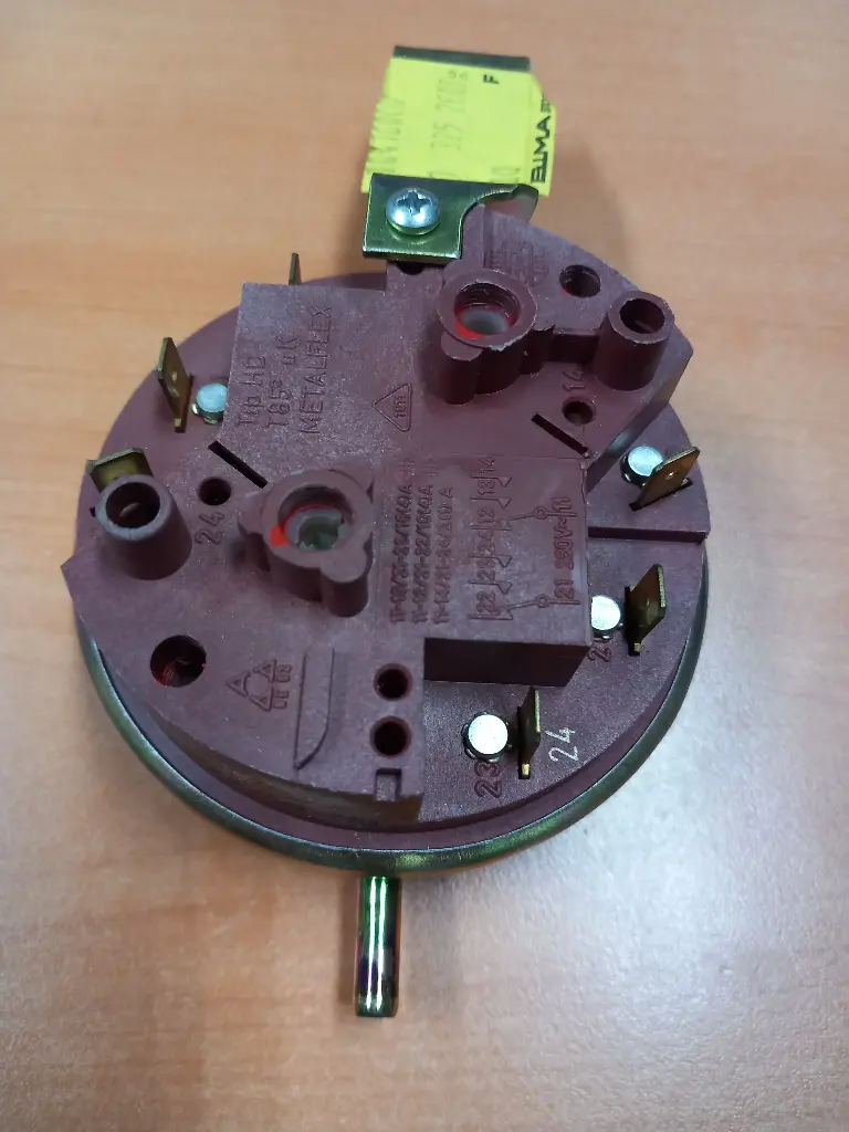 PRESSOSTAT UNIVERSEL M.L. 520 D2F- -165-75/75-35