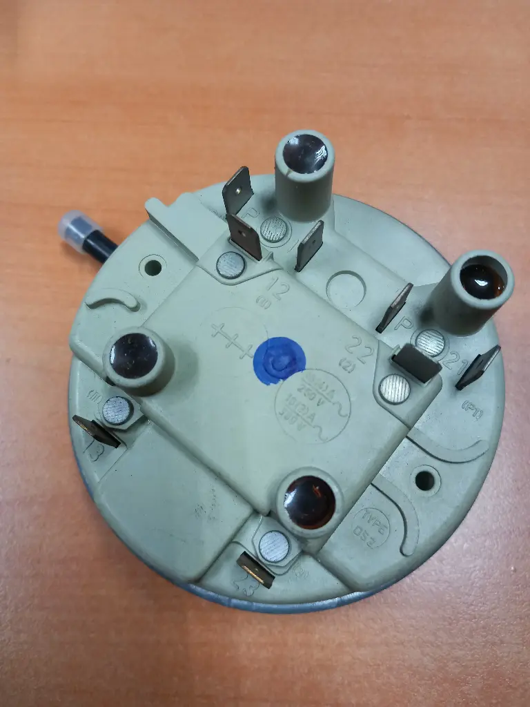 PRESSOSTAT UNIVERSEL M.L. 75-40/ 95-50