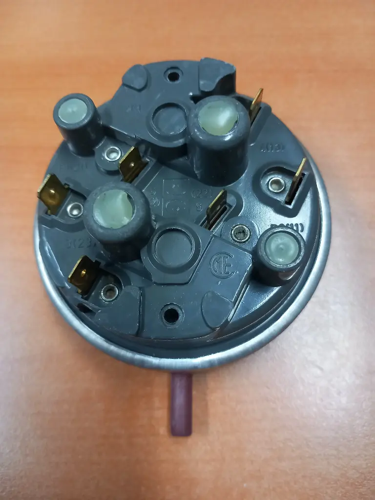 PRESSOSTAT ML WH 482227120109 - Jusqu'à fin de stock-208/148-128/88