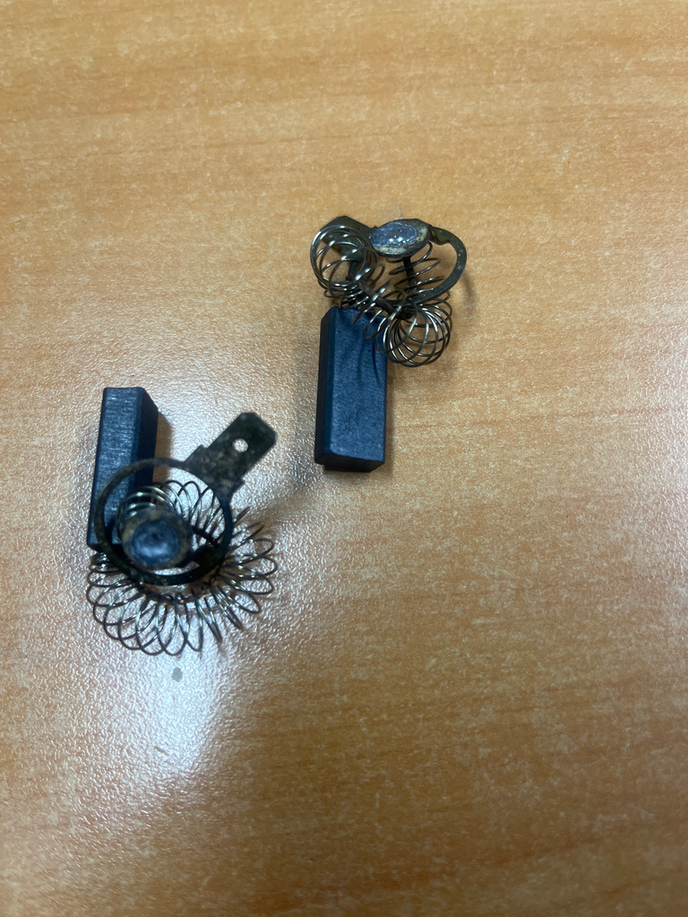 CHARBONS SEULS MOTEUR ML WHIRLPOOL / BAUKNECHT  - Jusqu'à fin de stock