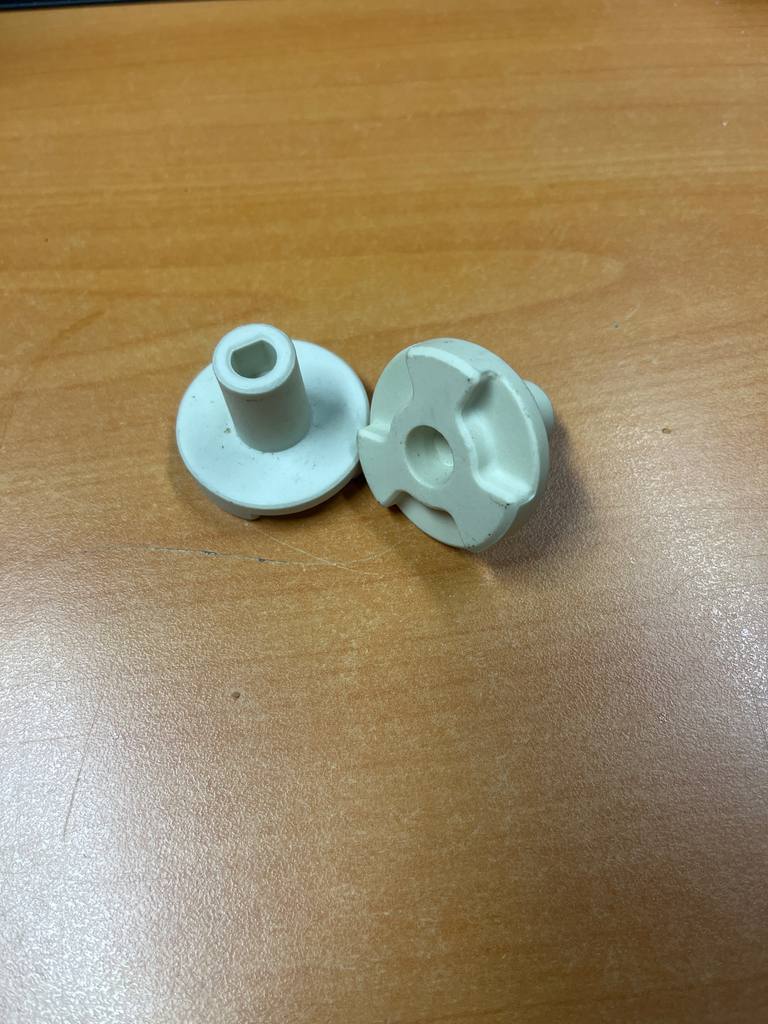 ENTRAINEUR PLATEAU MO WHIRLPOOL / INDESIT  481946689213 / C00059992 / DELONGHI 535127