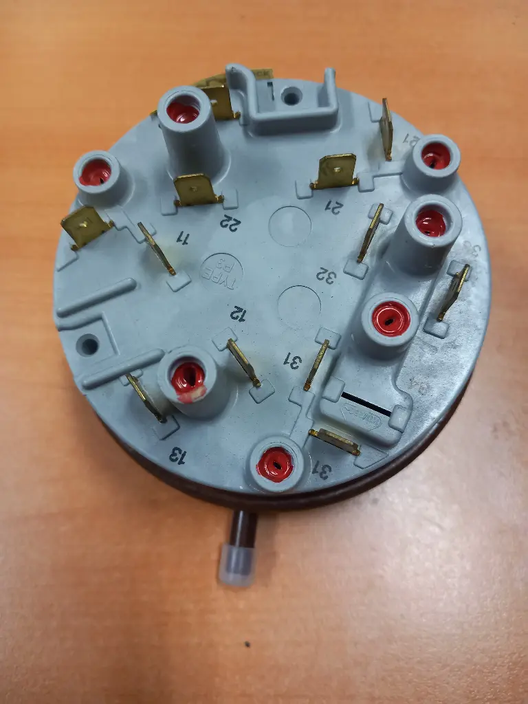 PRESSOSTAT M.L.  PHILCO - S/pièce : 116102789 - 130/80 - 150/105 - 190/120 - Jusqu'à fin de stock