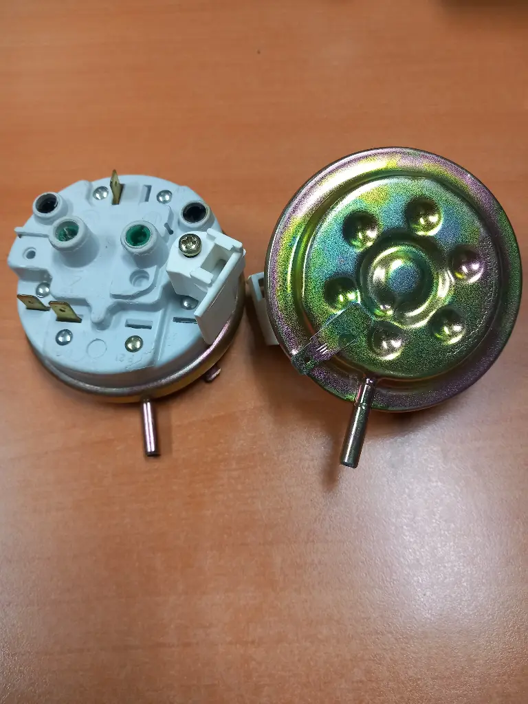 PRESSOSTAT M.L. MIELE -005512510-05121060 Jusqu'à fin de stock-130/105