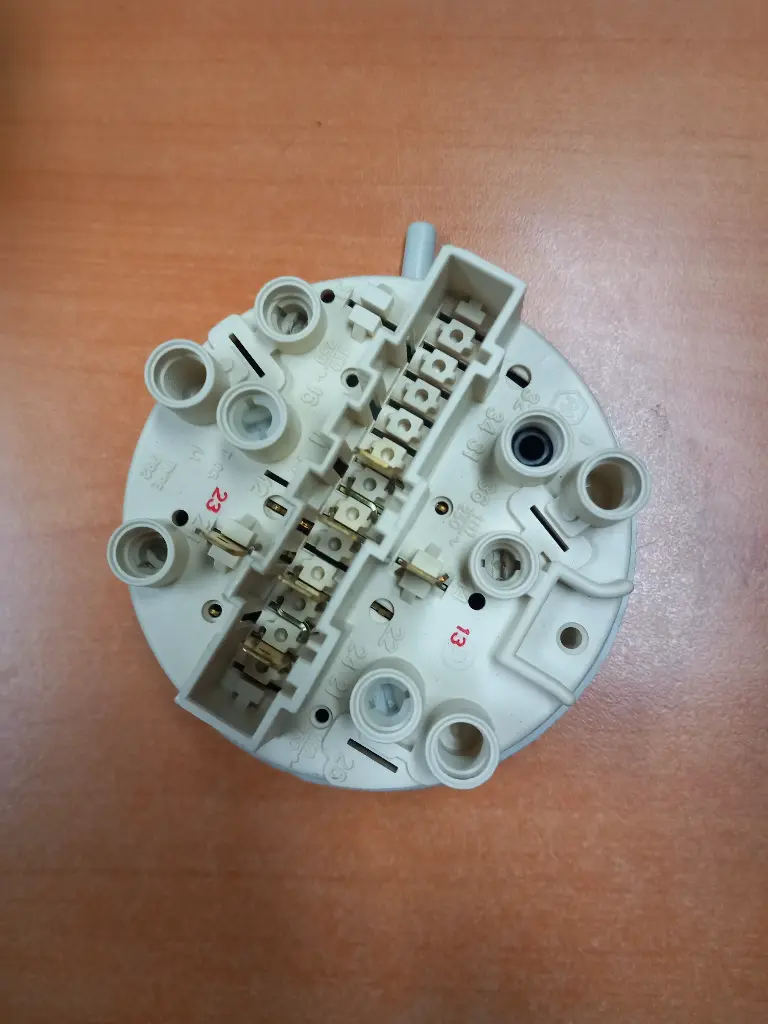 PRESSOSTAT ML WH 481927128554 - Jusqu'à fin de stock