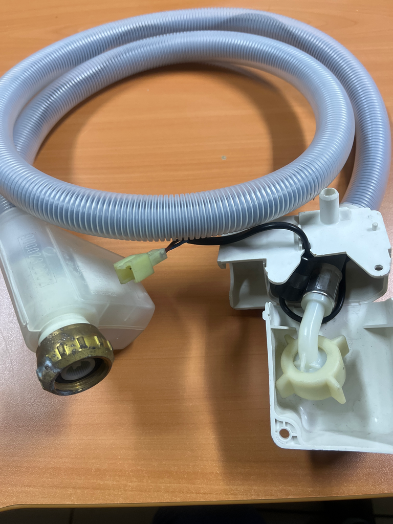 Tuyau arrivée aquastop machine à laver Bosch 00665609 / 11060645