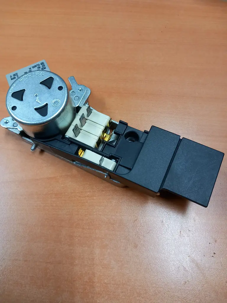 Verrouillage porte four WHIRLPOOL 481241758411-C00311536