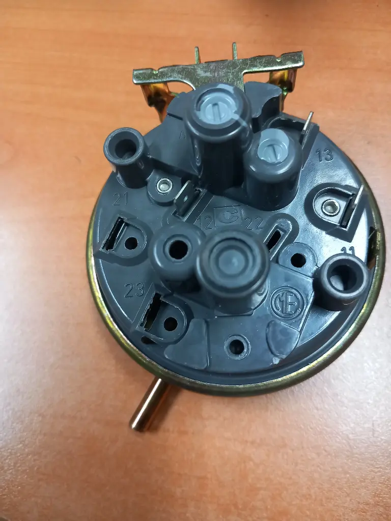 PRESSOSTAT ML WHIRLPOOL 482227120104 -5982 M81 1750/800-jusqu'à fin de stock