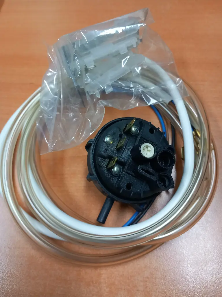PRESSOSTAT AVEC TUYAU  LV BOSCH-SIEMENS 00088182