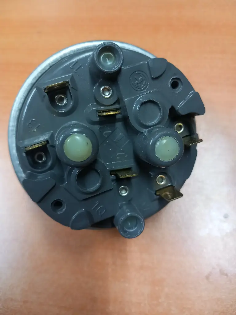 PRESSOSTAT LV  ELECTROLUX-ZANUSSI 1250226689008 jusqu'à fin de stock-731-50059-40d97-88/42-73/28