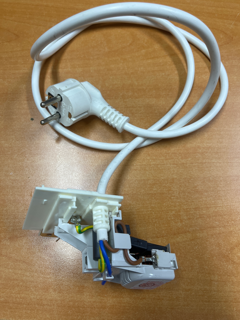 CABLE D ALIMENTATION 1.2M AVEC CONDENSTAEUR DE DEPARASITAGE ML WHIRLPOOL / INDESIT C00378710