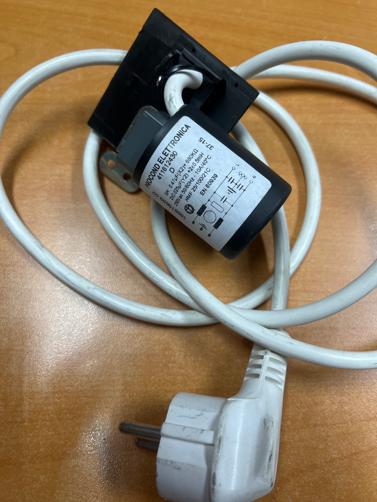 CABLE D ALIMENTATION AVEC CONDENSATEUR DE DEPARASITAGE ML ARISTON / INDESIT - 2836390200 - C00091633 - Jusqu'à fin de stock