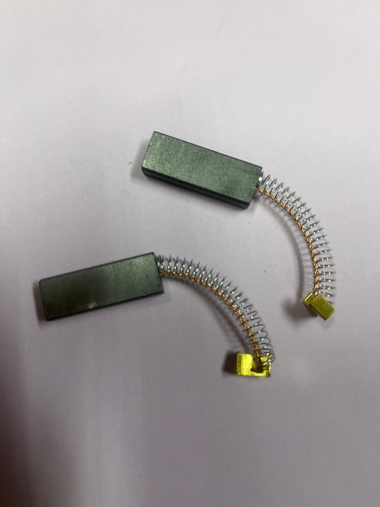 Kit balais / charbon moteur aspirateur - 11x 6x 30mm - Miele / Numatic - universel 