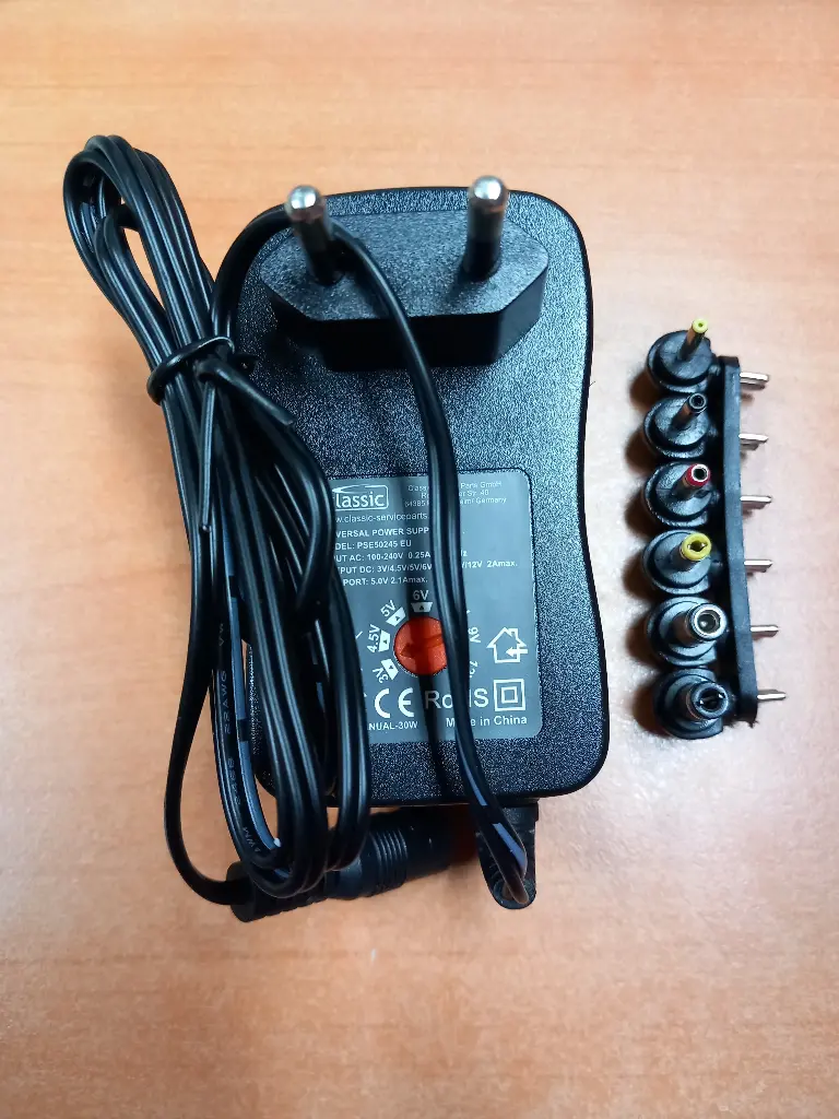 CHARGEUR UNIVERSEL 3V-12V, 6EMBOUTS-2100MA