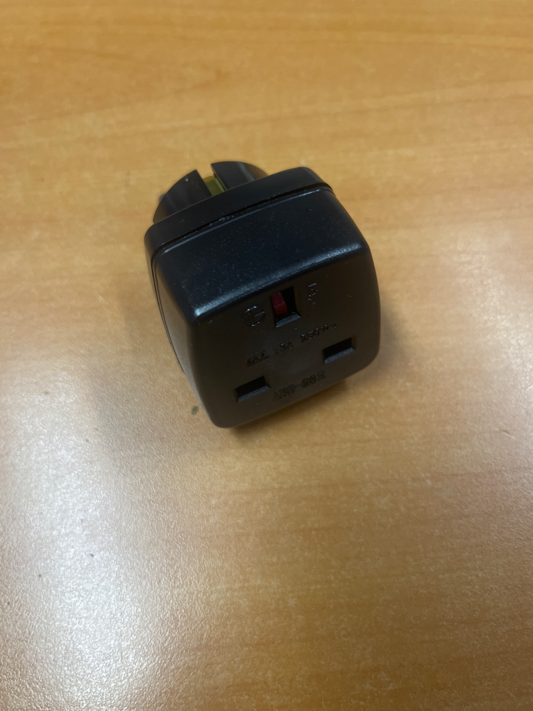 ADAPTATEUR / FICHE DE VOYAGE ANGLETERRE/EURO 220V