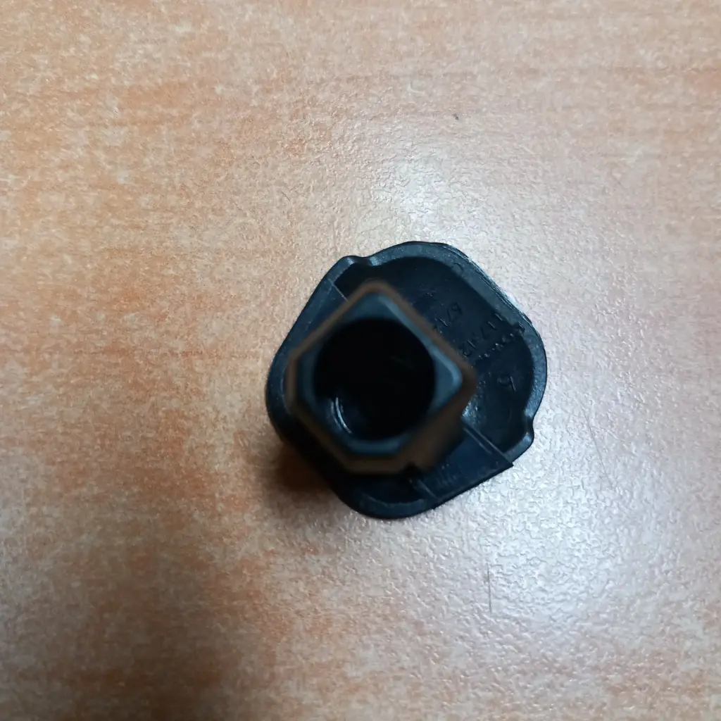 PIECE DE FIXATION LV AEG / ELECTROLUX 1174277002 - 895550921