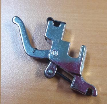 [995.043.014.017] PIECE SUPPORT PIED  MACHINE A COUDRE SINGER - 416128201