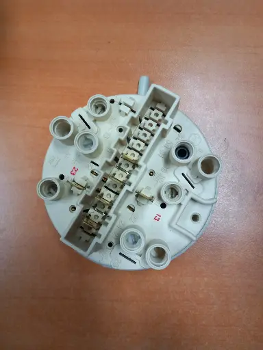 [104.001.005.003] PRESSOSTAT ML WH 481927128554 - Jusqu'à fin de stock