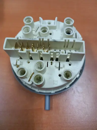 [104.001.034.000] PRESSOSTAT ML ARISTON 054737 140/110-205/120