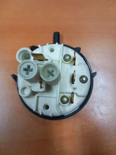 [104.001.034.008] PRESSOSTAT ML ARISTON 066608