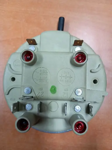 [104.002.005.011] PRESSOSTAT LV WHIRLPOOL 482227120103-08/2001.0000.5310-105/25-125/80