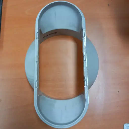 [375.026.141.008] CONNECTEUR TUYAU EVACUATION CLIMATISEUR DOMO DO335A-71- DIAMETRE 16CM- PARTIE OVALE 23CM = DO310A-72(BLANC)